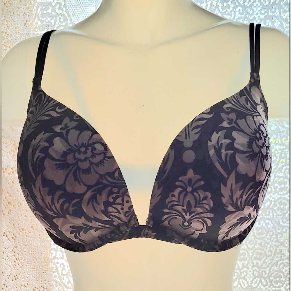 Very sexy Victoria Secrets gray/black floral padded bra size 36DD